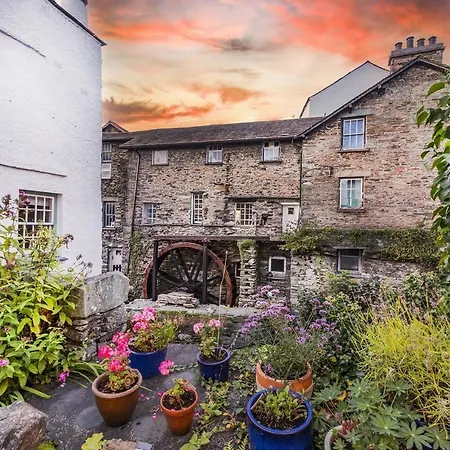 Waterwheel Bed & Breakfast 4*