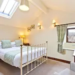 Waterwheel Bed & Breakfast 4*