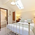 Bed & Breakfast Waterwheel 4*