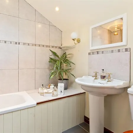 Waterwheel Panzió 4*