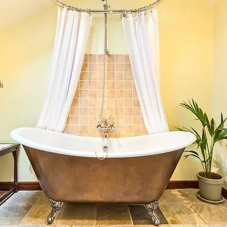 לינה וארוחת בוקר Waterwheel