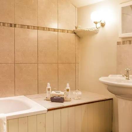 לינה וארוחת בוקר Waterwheel אמבלסייד