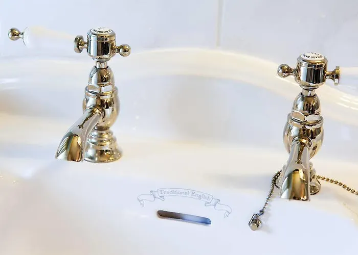 Waterwheel Bed & Breakfast 4*